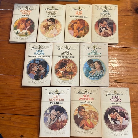 Vintage 1974 lot bundle of 10 Harlequin Romance paperback romance novels - Picture 1 of 11